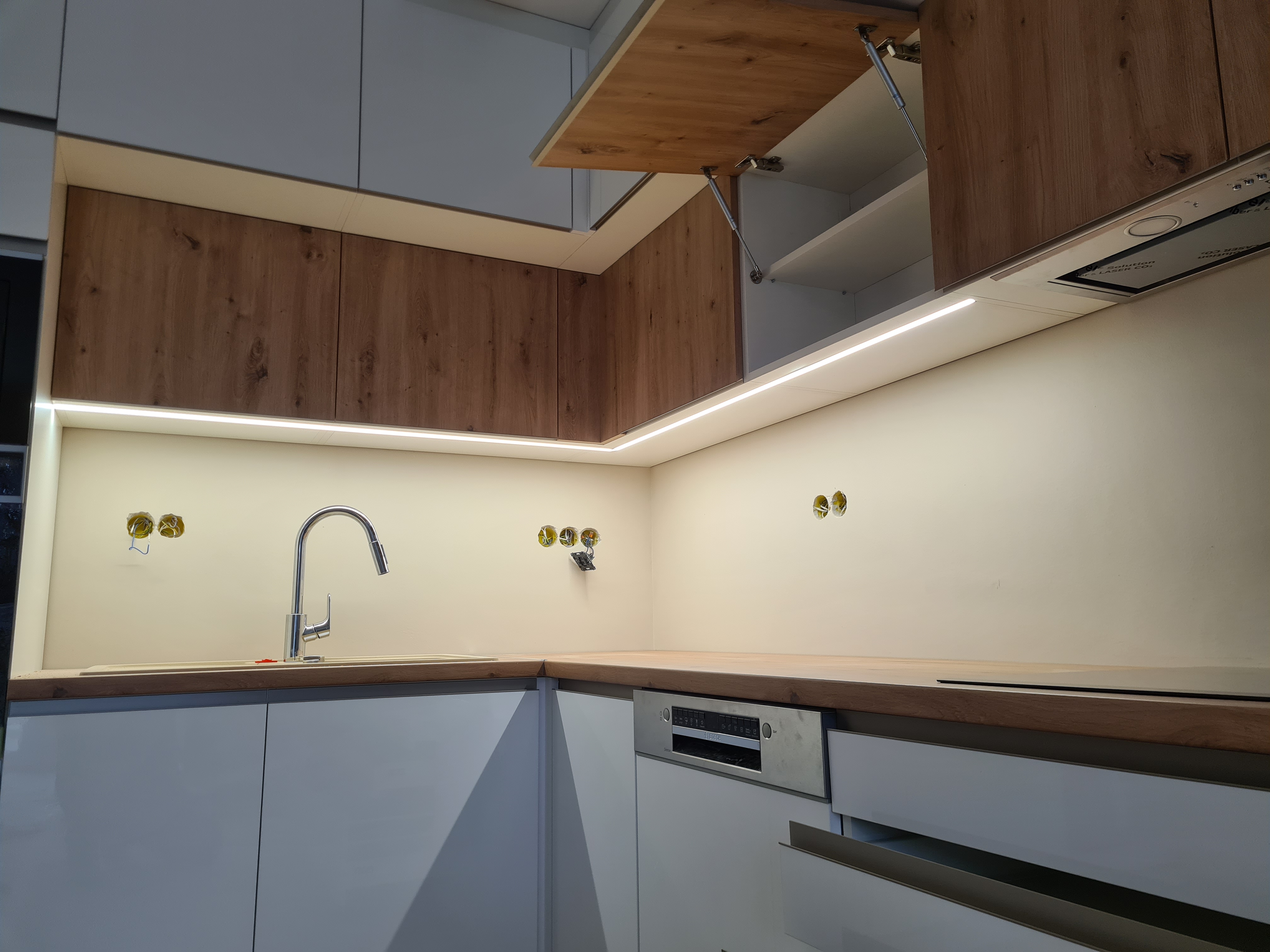 Egyedi fürdőszoba bútor