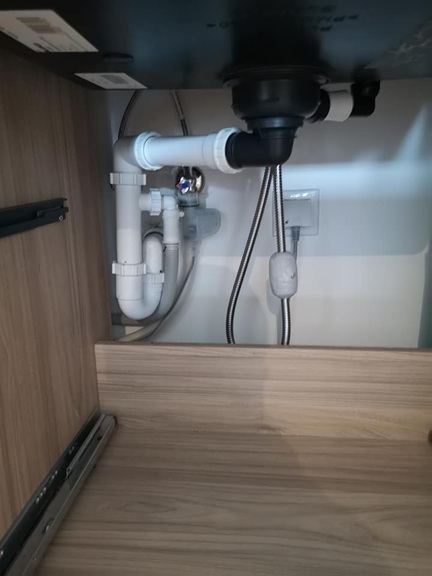 Mosogató bekötés, csaptelep csere